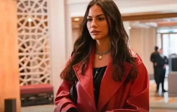 Eşref Rüya setinde gözyaşları! Demet Özdemir’e sürpriz!